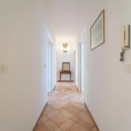 Seaview Apartament *